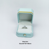 Boîte d'emballage pour bijoux en cuir PU avec logo personnalisé et bordure dorée pour collier, bague et bracelet, vente chaude