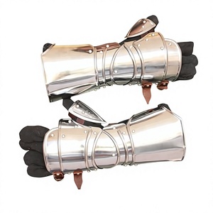 Fabricant fiable de gants métalliques avec doublure en cuir confortable pour costumes d'histoire, reconstitutions historiques et spectacles sur scène - Product Image 1