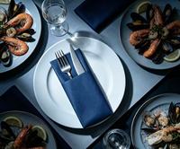Serviettes de table jetables en papier Airlaid bleu marine de qualité supérieure, 1 pli, 8 plisures, résistantes à la déchirure, pour la restauration en gros, les événements d'entreprise et hôteliers