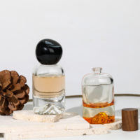 Flacon de parfum en verre de luxe au design montagne avec bouchon en verre noir / bouchon en bois, diffuseur de parfum