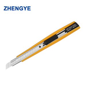 Cutter utilitaire à lame cassable 9 mm, manche en plastique, couleurs assorties, vente en gros d'usine en stock - Product Image 1