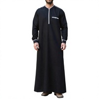 Vente en gros de thobes islamiques pour hommes saoudiens, robes brodées d'Oman, en polyester respirant, longueur au sol, sans col, pour l'hiver et l'été