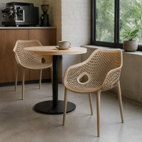 Chaise de salle à manger moderne en plastique PP, empilable, pour l'intérieur et l'extérieur, avec accoudoirs, design concis, couleurs personnalisées OEM, garantie de 18 mois