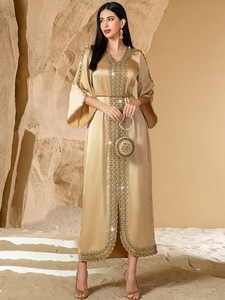 Abito da sera Abaya arabo color oro champagne con perline e scollo a V, lussuoso in raso, stile mediorientale, taglie forti, elegante per matrimoni invernali - Product Image 1