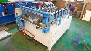 Machine de fabrication de tôles de <span class=keywords><strong>toiture</strong></span> en métal à joint debout portable HENER Factory 38 mm/25 mm pour les États-Unis - Product Image 2