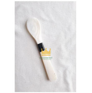 Cuillère à caviar en nacre naturelle, moderne, exquise, écologique, blanche, personnalisée, 10x2 cm, pour dîner élégant, en provenance du Vietnam - Product Image 3