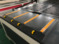 Machine de fraisage CNC linéaire pour le travail du bois ATC avec table de chargement automatique