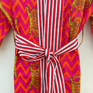 Kimono rojo de estilo japonés hecho a mano indio con estampado de tigre - Product Image 1