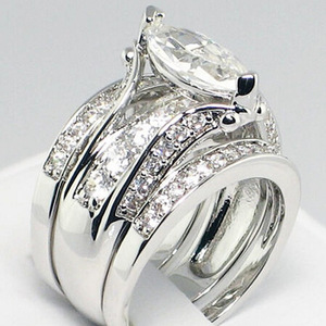 Anello Geometrico con Cristalli Marquise per Donne, Elegante Accessorio Minimalista per Uso Quotidiano - Product Image 2