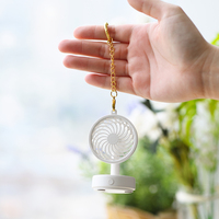 Ventilateur de table portable pour enfants, mini pendentif tendance 2026, mignon, pour l'extérieur, avec logo personnalisé, rechargeable par USB, moteur DC, commande par bouton