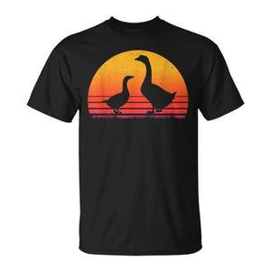 Camiseta Goose Retro Vintage Sunset con diseño elegante inspirado en el estilo vintage para hombres y mujeres - Product Image 1