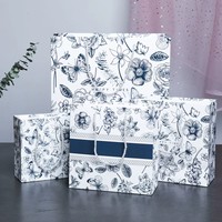 Sacs cadeaux en papier bleu et blanc à motif floral papillon, 2 designs, 3 tailles, sacs fourre-tout recyclables avec cordon de serrage, impression offset, logo personnalisé