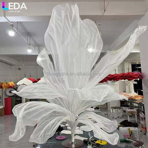 Centre de table de mariage moderne LEDA, fleur géante en organza de soie, fleur artificielle blanche - Product Image 4