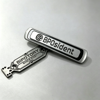 Plaques nominatives métalliques personnalisées en alliage de zinc de qualité supérieure, prix de gros, badges à logo gravé durables, étiquettes métalliques embossées sur mesure