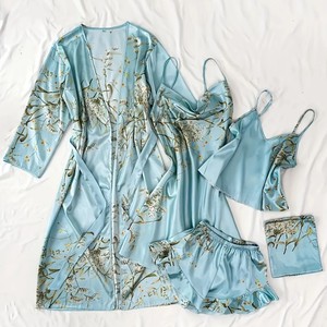 Nouveaux produits populaires pour le commerce électronique transfrontalier : ensembles de vêtements de détente en soie glacée, pyjamas, chemises de nuit en satin et peignoirs. - Product Image 2