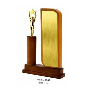 Trophée d'entreprise de haute qualité en verre et cristal, écologique, conçu par des designers, pour reconnaître l'excellence des ventes ou le succès des projets - Product Image 4