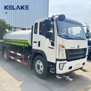 Camion-citerne à eau HO-WO SINOTRUCK 8*4 371 pour le nettoyage des routes, la lutte contre la poussière, l'aménagement paysager et l'utilisation de l'eau municipale - Product Image 2