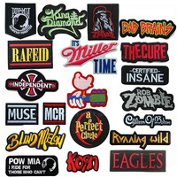 Logo personnalisé patchs pour chapeau vêtement haute densité broderie fer musique groupe de rock tissé polyester coeur forme de fleur