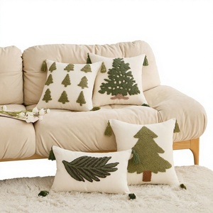 Housse de coussin décorative portable pour canapé, motif brodé vert vintage de plantes et sapins de Noël - Product Image 3