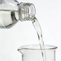 Éthanol de qualité industrielle, liquide incolore et transparent, solvant pour la fabrication, le nettoyage, l'extraction et les applications de production