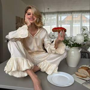 2025 da <span class=keywords><strong>donna</strong></span> in cotone francese poliestere satinato con maniche lunghe arricciature set pigiama indossare biancheria <span class=keywords><strong>intima</strong></span> da <span class=keywords><strong>donna</strong></span> elegante in autunno - Product Image 1