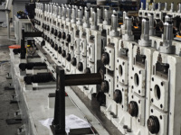 Machine de formage à froid de profilés de portes métalliques directement de l'usine, ligne de fabrication automatique de cadres de portes