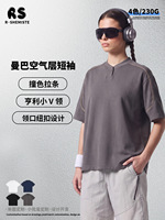 T-shirt personnalisé à col en V et manches courtes, style preppy old money, avec patte de boutonnage contrastante et boutons, tissu extensible pour homme