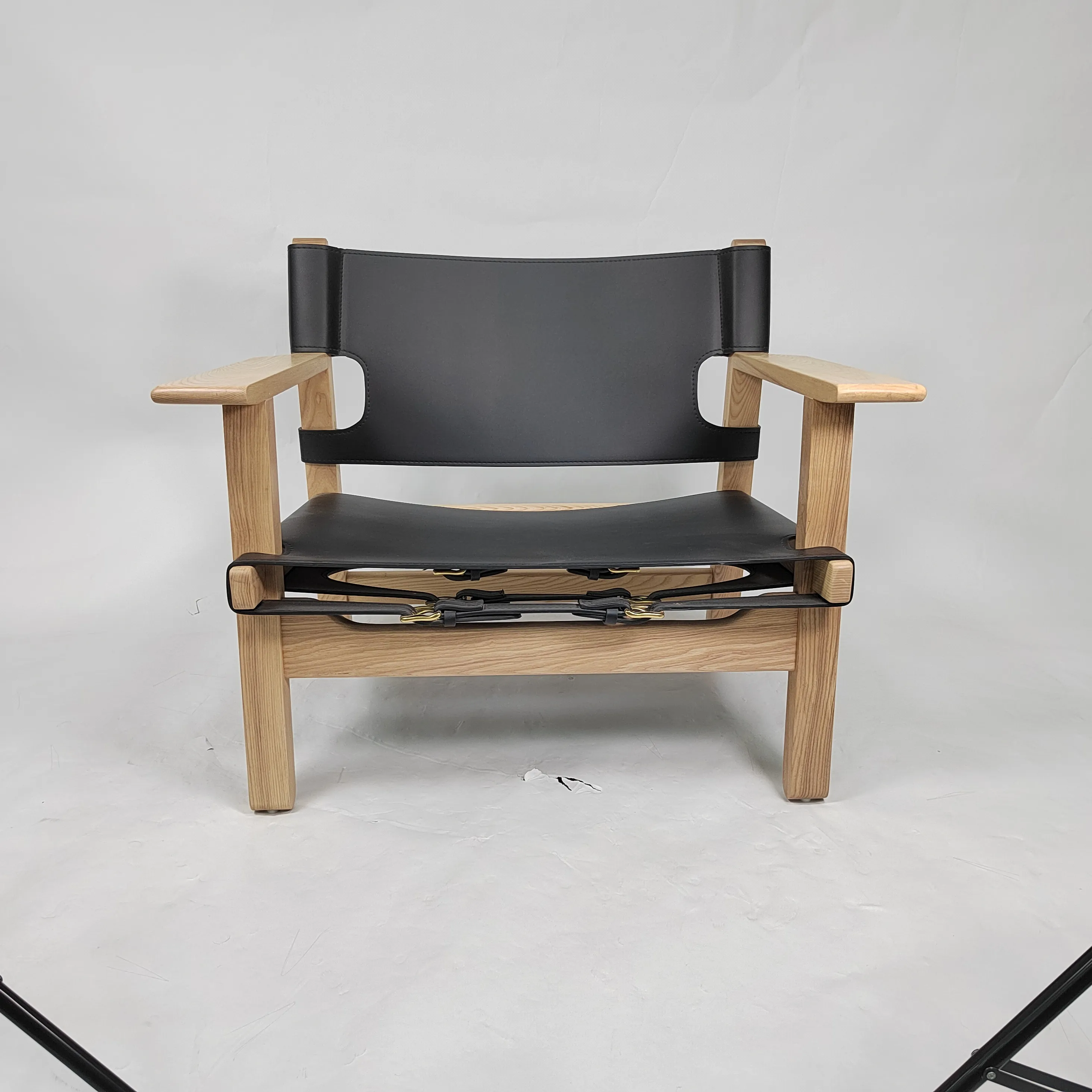 Designer nordique maison loisirs salon chaise décontractée en bois massif en cuir italien espagne antique fauteuil hôtel ensemble chambre meubles