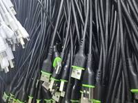 Kabel Data Ponsel Pengisian Cepat Silikon Datar Tipe-C dengan Lapisan Dua Warna Gaya Modern dan Konduktor Tembaga