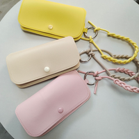 Étui à lunettes fin en cuir PU avec dragonne tressée, pochette portable pour lunettes de soleil
