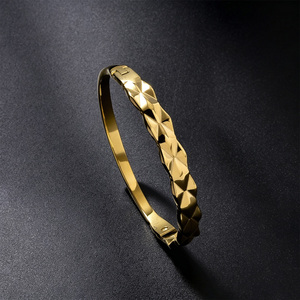 กำไลข้อมือสแตนเลสสตีล18K สำหรับผู้หญิงตัวเรือนกระจกขัดเงากระจกเหลี่ยมเพชรพลอยต่อเนื่องเก๋ไก๋ป้องกันการเสื่อมเสียหรูหรา - Product Image 1