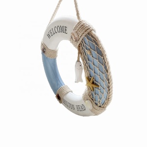 Decorazione da Parete Artigianale in Legno Dipinto a Mano Bianco e Blu a Forma di Salvagente - Product Image 2