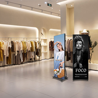Layar Poster LED Indoor P2.5mm Portabel untuk Iklan, Layar LED Berdiri untuk Segala Suasana