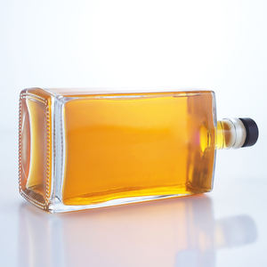 Bouteille en verre carrée transparente pour spiritueux 700ml 750ml Bouteille en verre pour Tequila Vodka Whisky avec bouchon en liège et anneau - Product Image 3