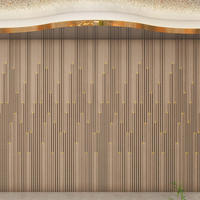 Panneau mural moderne à grille creuse avec bande lumineuse intégrée, compatible avec revêtement décoratif intérieur en composite bois-plastique, design cannelé élégant