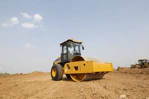 Mini-chargeuse sur pneus de 5 tonnes SEM512, rouleau compresseur à un seul tambour, compacteur de sol à un seul tambour avec une force d'excitation de 245/150KN - Product Image 4