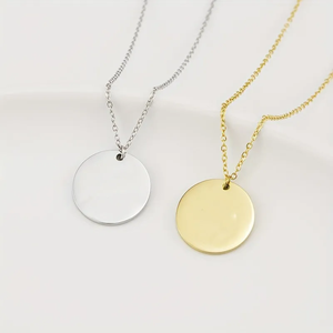 Collana con Ciondolo Rotondo in Acciaio Inossidabile Placcato Oro 18K, Trendy Unisex, Regalo per <span class=keywords><strong>Amanti</strong></span> <span class=keywords><strong>e</strong></span> <span class=keywords><strong>Amici</strong></span>, Natale <span class=keywords><strong>e</strong></span> Compleanno - Product Image 3