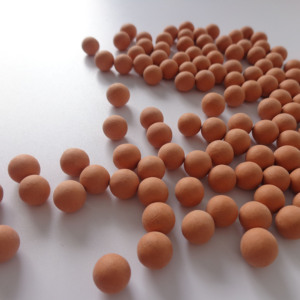 Boules en céramique biologique de meilleure qualité Matériau filtrant en pierre Ion négatif Boules et <span class=keywords><strong>perles</strong></span> infrarouges lointains pour <span class=keywords><strong>eau</strong></span> alcaline - Product Image 2