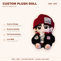 Poupée en peluche streetwear personnalisée, bonnet rouge, veste noire, patch patte, pieds, cadeau de collection pour fans, vente en gros