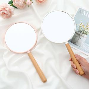 Zonyin Logo personalizzato in plastica portatile piccolo specchio portatile rotondo doppio lato ingrandimento specchio cosmetico con manico in legno - Product Image 4