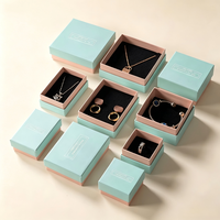 Boîte à bijoux en carton avec logo personnalisé, finition argentée de luxe, couvercle estampé à chaud, insert en éponge, sac fourre-tout pour bagues