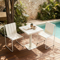 Chaise de salle à manger moderne en gros, résistante à la rouille, avec base en luge, assise en PP et pieds en métal, pour bistrot, extérieur, jardin, café, terrasse