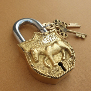 Candado de Latón con Forma de Caballo Antiguo, Cerradura Metálica Decorativa Vintage con Diseño Grabado Ornamentado, Llaves de Esqueleto, Decoración Rústica para el Hogar - Product Image 2