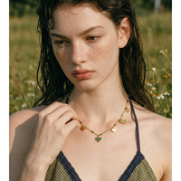 Collier ras-de-cou JINYOU 7521 romantique en acier inoxydable plaqué or 18 carats avec pendentif cœur et strass verts multiples