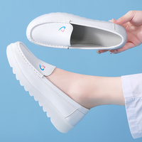 Chaussures d'infirmière d'été à empeigne et semelle souples, chaussures plates polyvalentes et simples pour femmes, antidérapantes et anti-odeurs