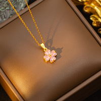 Collier pendentif trèfle en cuivre et zircone vert émeraude pour femme, breloque en cristal, collier plaqué or de luxe léger et haut de gamme
