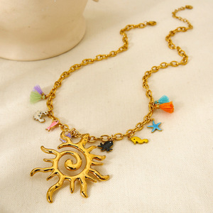 Collier pendentif soleil en acier inoxydable plaqué or 18 carats avec breloques et pompons représentant des animaux marins pour femme, bijoux tendance - Product Image 1