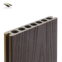 Planches de terrasse en composite WPC co-extrudé pour patio extérieur, jardin, terrasse, bord de piscine, balcon, cour, villa, hôtel