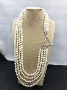 Collar con colgante de triángulo de perla blanca de tres capas hecho a mano, regalo de joyería de hermandad de Hermanas griegas - Product Image 4