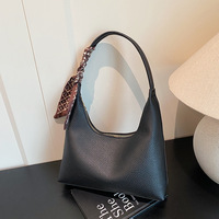 Sac à main en cuir vegan doux de qualité supérieure, sac fourre-tout souple, sac hobo en forme de croissant pour femmes
